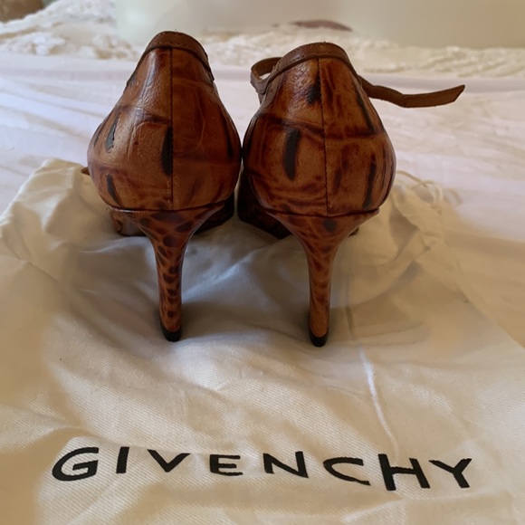 Givenchy New Ladies Heels New - Picture 4 of 9